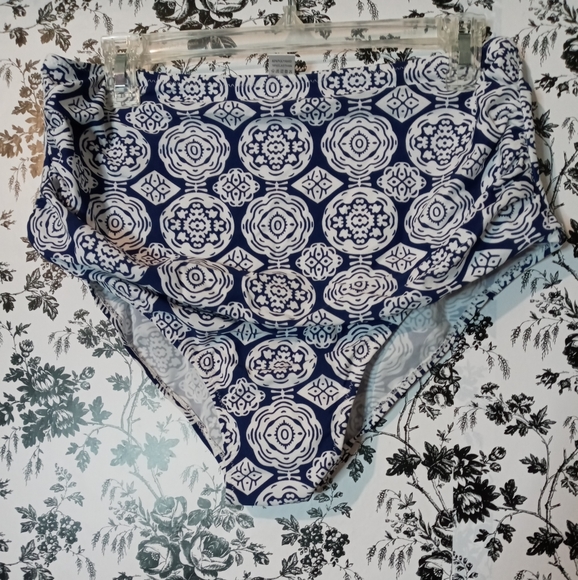 Swimsuit - Picture 3 of 4